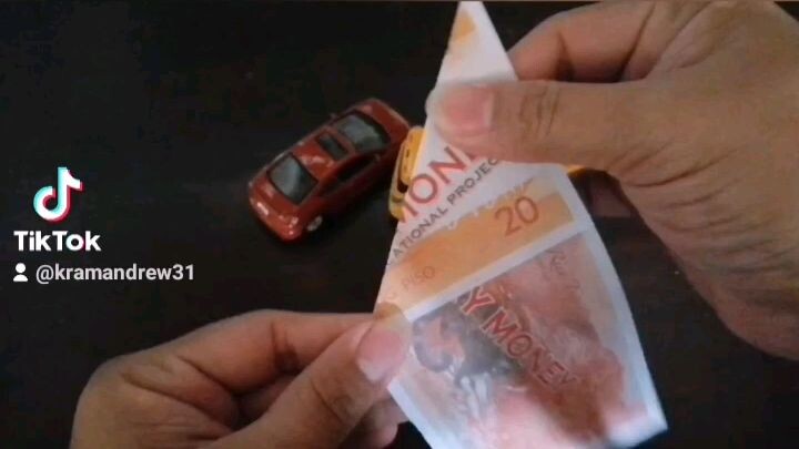 Aircraft origami using play money