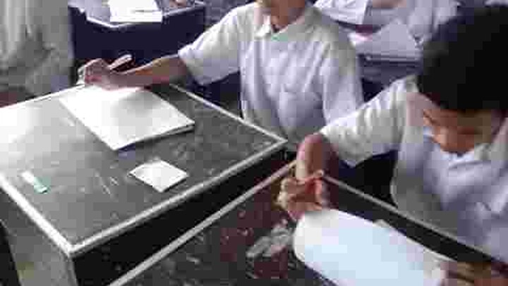 Siswa Mid Semester Pura pura mikir