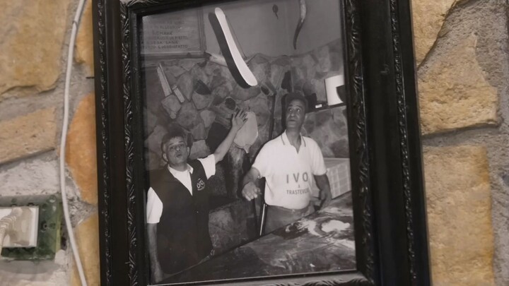 【Tiệm pizza huyền thoại ở Rome: 50 năm một tay nghề, thứ Bảy luôn kín chỗ】