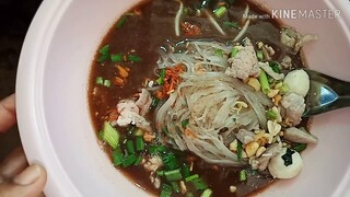 บรรยากาศร้านตายายก๋วยเตี๋ยวชามยักษ์ ของตาลองยายหมัดหน้าวัดศรีสะอาด อ.บ้านม่วง