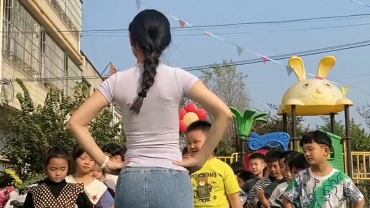 就知道这学校没选错，孩子多开心，我要天天来接