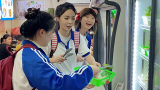 后来我们不用再上晚自习，也有了大把的时间，但却找不回那天的感觉了