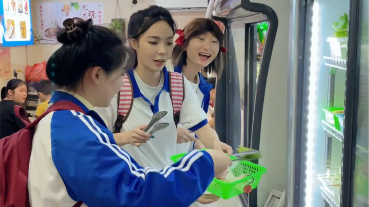 后来我们不用再上晚自习，也有了大把的时间，但却找不回那天的感觉了