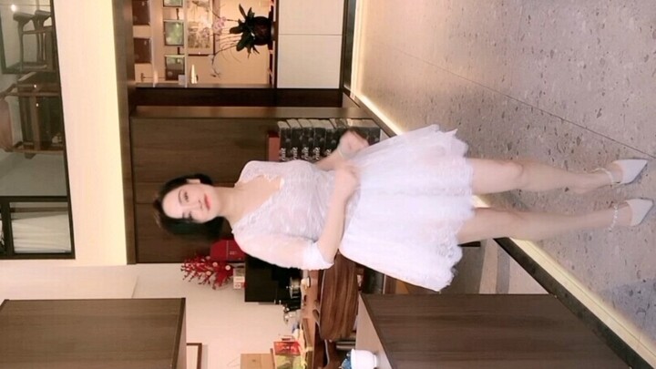 朋友妈妈的小白裙子