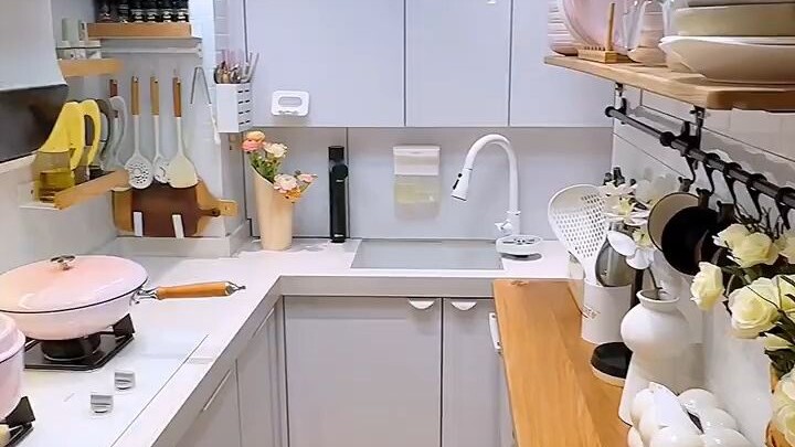 Xoa dịu căng thẳng, tổ chức tủ bếp 3m² như đắm chìm trong không gian – lắp đặt thế này là đủ mọi thứ