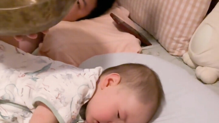 ضربة واحدة وتصبح الدنيا هادئة تمامًا～ طريقة جديدة لتهدئة الأطفال للنوم