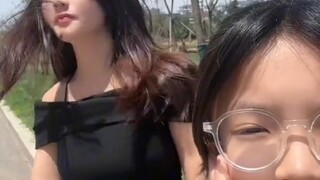 هذه الأم لا تزال ساحرة للغاية