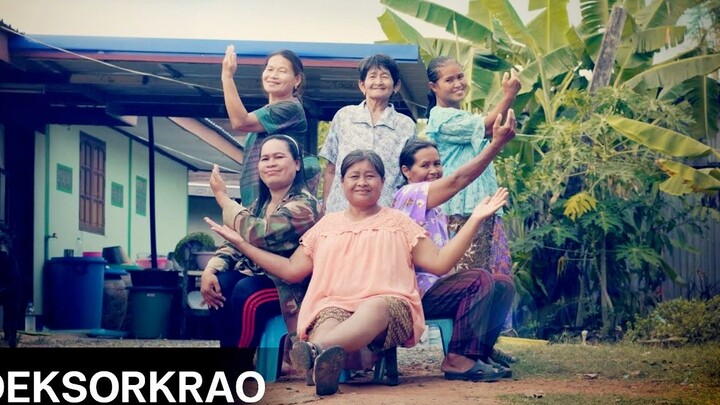 Nenek Thailand merekam ulang MV IVE "ELEVEN"