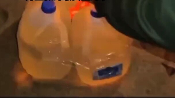 Hal paling berbahaya yang dilakukan cewek VS hal paling aman yang dilakukan cowok