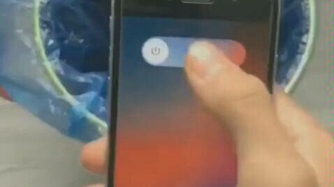 ماذا يُقَطَّع هناك بالورق؟