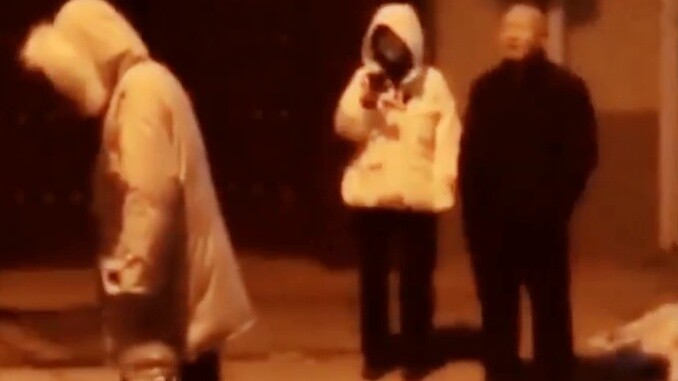 Foreigners watching the hilarious scene of playing with firecrackers - I laughed so hard that tears 