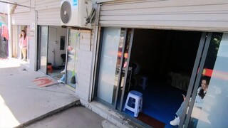 穿过繁华大街看生活