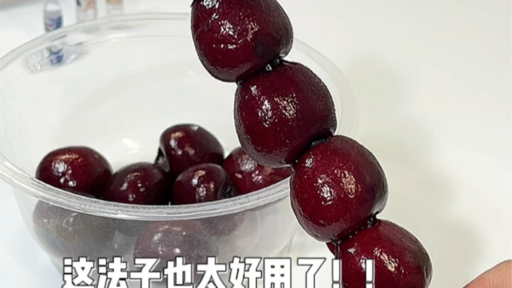 Cherry sparkling water 🍒— whoever came up with that pit-removal method is genius!!