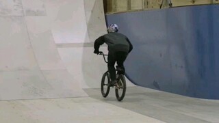 BMX ตีลังกากลับหลังสามเท่าครั้งแรก