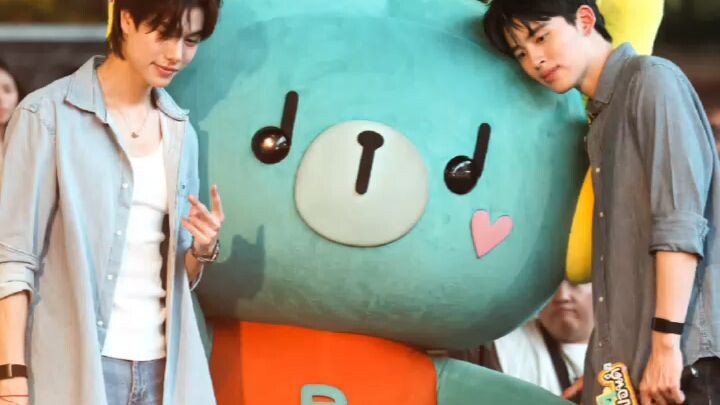 the popular couple thailand my pondphuwin with son permpoon