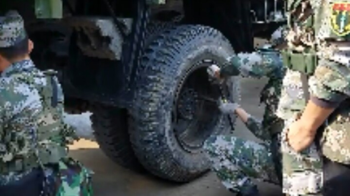 【Repost】PLA Mengganti Ban Tanpa Dongkrak
