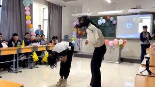 The second-year girls from Shenyang No. 2 Middle School adapted and danced ddu-du-ddu-du!
