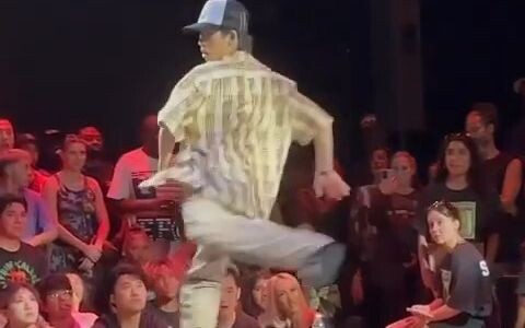 [วัยรุ่นจีน คว้าแชมป์ที่นิวยอร์ค! 】กระสุนระเบิดของโจว หยูเซียง! เพลงนี้ถึงขั้นครอบครองของไคท์ซังโดยต