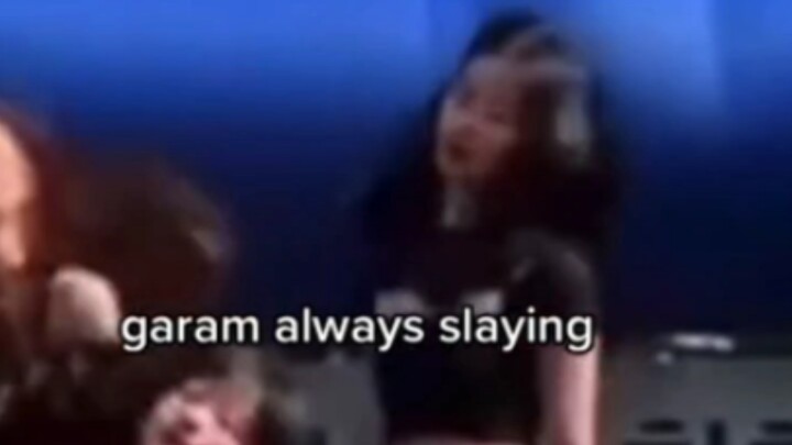 جين جيا لان قبل ظهورها، قامت بنسخ رقصة gidle وهي في سن 14، لا عجب أنها استطاعت الدخول إلى Hybe!