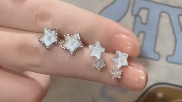 I absolutely love these mini stars! Delicate and dreamy, with a stunning soft blue hue.
