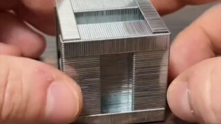 Không gian thần thoại của ghim bấm