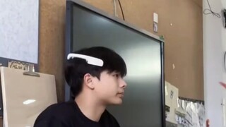 00后体育生男幼师上班带娃下班又健身身材好耶..