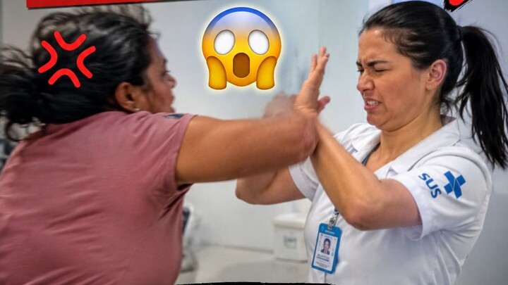 Mulher tenta agredir enfermeira e acaba levando a pior!