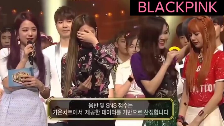 【BLACKPINK】พวกเราที่เคยร้องไห้ครั้งหนึ่ง กลายเป็นวงเกิร์ลกรุ๊ปแถวหน้า คว้ารางวัลจนมือหนักไปหมด!