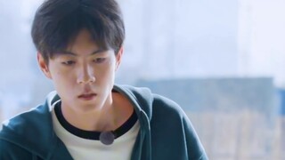 ดวงตาที่ไม่เชื่อของเด็กชาย ร่างที่วิ่งอย่างรีบเร่ง และเสียงร้องที่สั่นเทาและอ่อนแรง ทำให้เรารู้สึกได