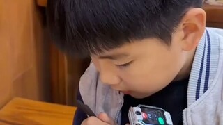 The boy used a smartwatch to explain a problem to a female classmate. When his mother saw the boy's 