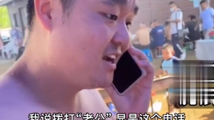 رجل يعثر على هاتف في البحر، وبعد أن اتصل بالرقم المُعلَّم بـ"زوجي"، جاء رد الطرف الآخر مفاجئًا!