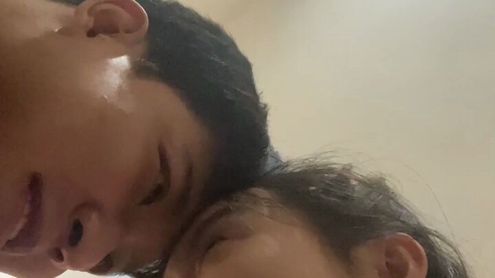 Rốt cuộc ai sẽ đi lấy đồ uống nhỉ