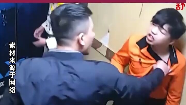 Hút thuốc trong thang máy dẫn đến ẩu đả tay đôi