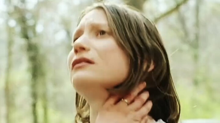 Seorang pria, demi membuktikan keberadaan Tuhan, justru menusuk istrinya hingga tewas. Namun ternyat