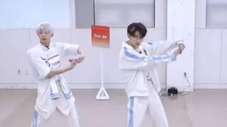 The security room has an audio version of "After Like" Zhang Hao and Chen Guanrui's girl group dance