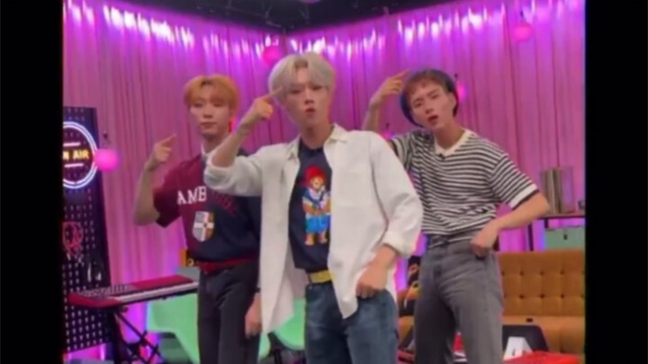 Bài hát chủ đề của ban nhạc thực sự có vũ đạo nghiêm túc! Đang quay thử thách Test Me