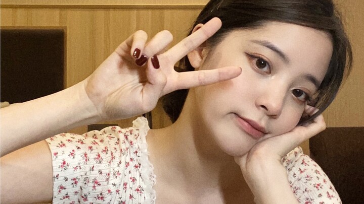 [Ouyang Nana Music] Ouyang Nana plays guitar and sings "Summer Wind"