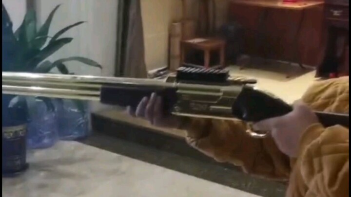 Cố gắng che đậy nỗi đau trong lòng bằng nụ cười