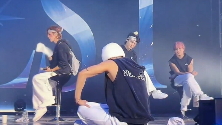 [GOT7 Jackson Wang] Seni started crying as he spoke; the leader said they’d stick together through t