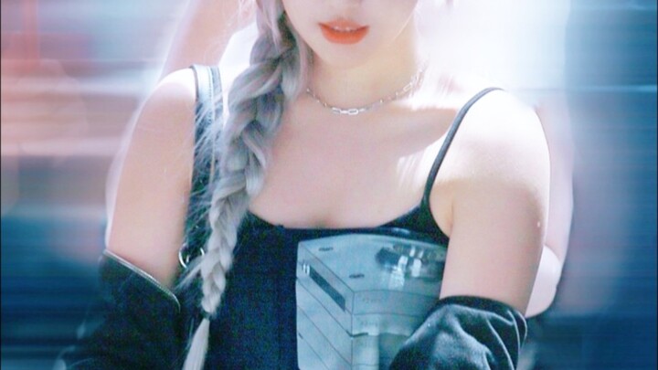 “Jiumin! I heard Lee Soo-man brought this sister back to debut only because he couldn’t find a lead 