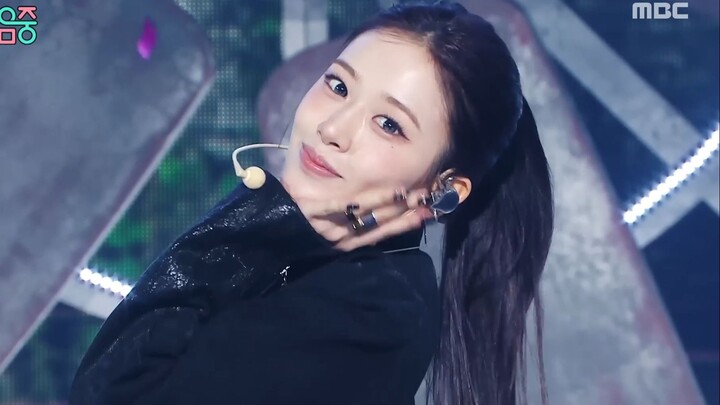 IVE's latest comeback track "BLACKHOLE" performance stage from February 28, 2026