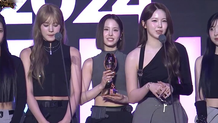 The value of JYP Japanese girl group's acceptance speech in four languages: Japanese, Korean, Englis