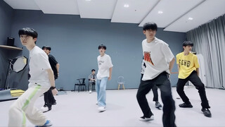 朱志鑫的练习室好过演唱会系列！简直不要太好看！