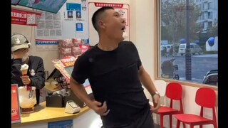 刷到这个视频的，这辈子有了