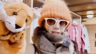 Let’s see who is not a mother yet! I instantly became a mommy fan. Why do I make such a cute voice? 