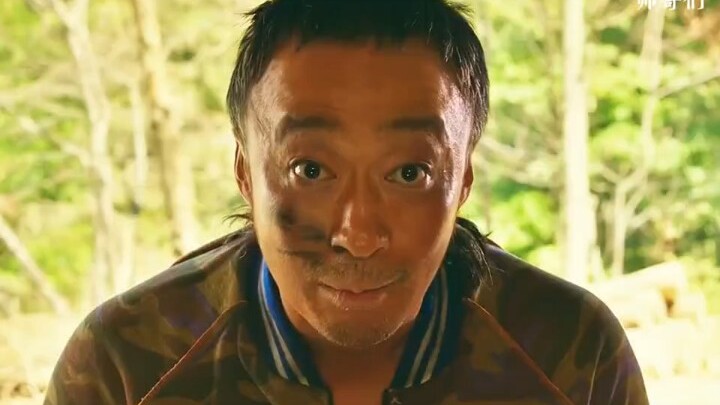 Kedua bersaudara ini wajahnya benar-benar garang sekali