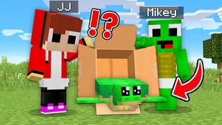 Baby Mikey & JJ Helping A Lost Baby Turtle in Minecraft challenge (Maizen Mizen Mazien)