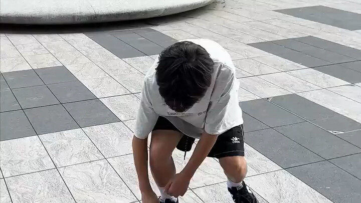 What’s it like to do a kickflip on the narrowest skateboard?