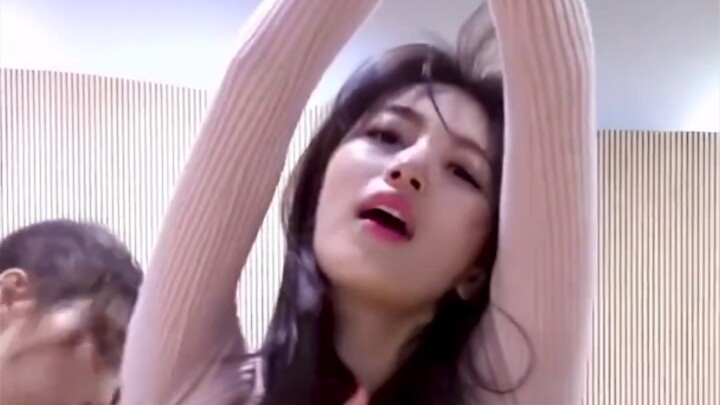 [Ngôi sao giải trí khuyên bạn] Bae Suzy: Động tác chậm của cô ấy thật khiến người ta mê mẩn!