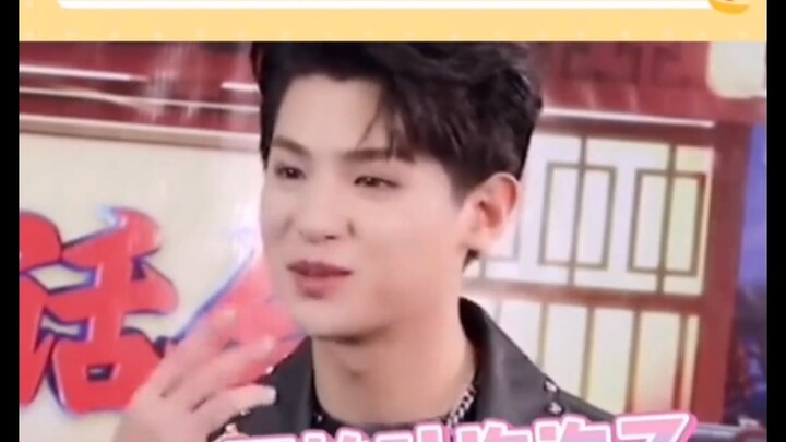 Những tin đồn lố bịch nhất mà sao nổi tiếng từng bác bỏ